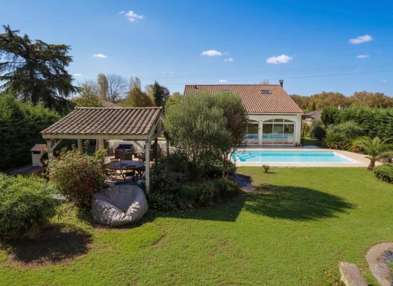 Maison - 240 m² - 7 pièces