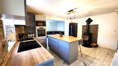 Maison - 200 m² - 8 pièces