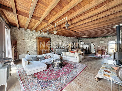 Maison - 280 m² - 6 pièces