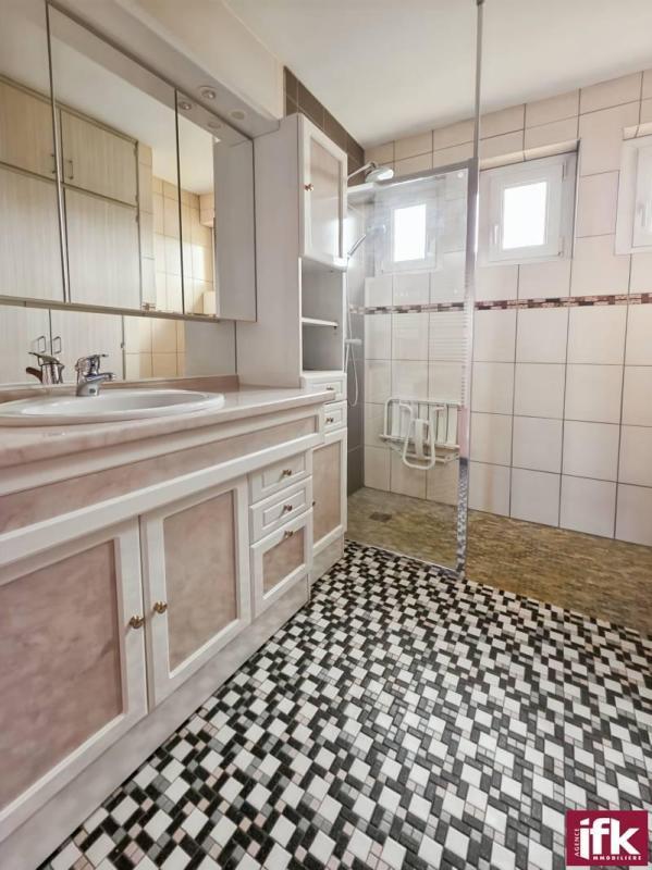 Maison - 201 m² - 7 pièces