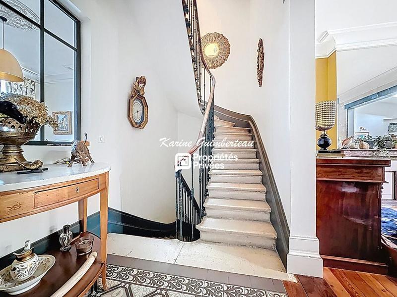 Propriété - 201 m² - 6 pièces