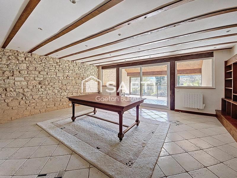 Maison - 223 m² - 9 pièces