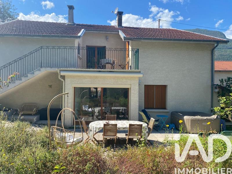 Maison - 160 m² - 8 pièces