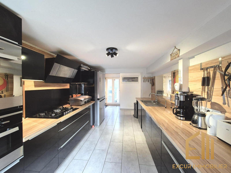 Maison - 140 m² - 8 pièces