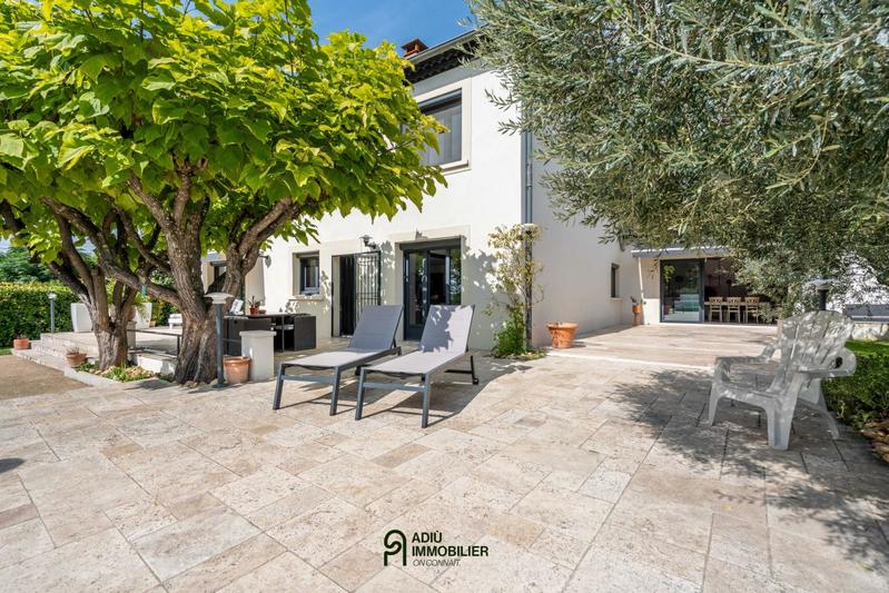 Villa - 290 m² - 10 pièces