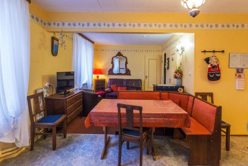 Maison - 1 000 m² - 25 pièces