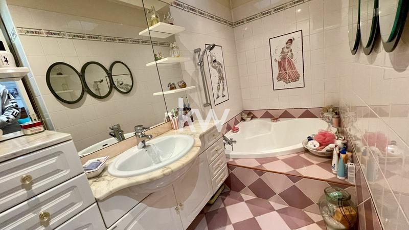 Pavillon - 205 m² - 6 pièces