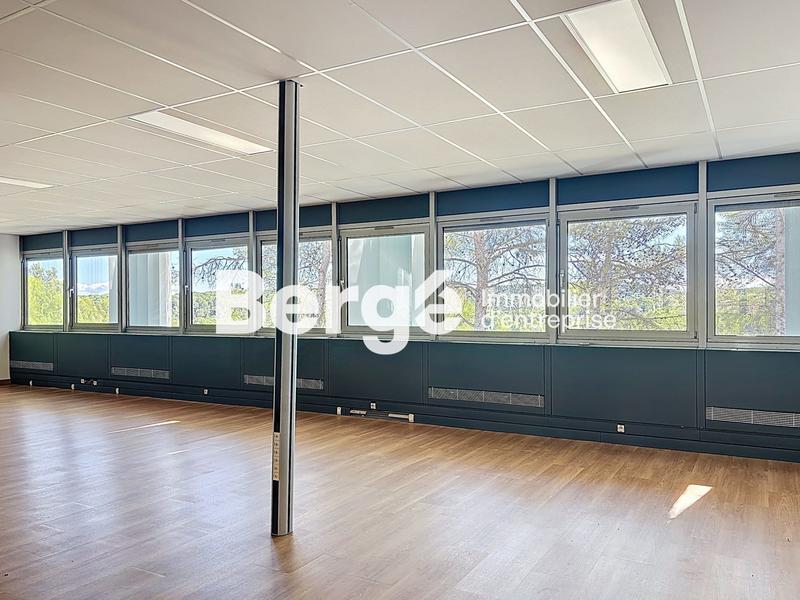 Entrepôt - 1 330 m²