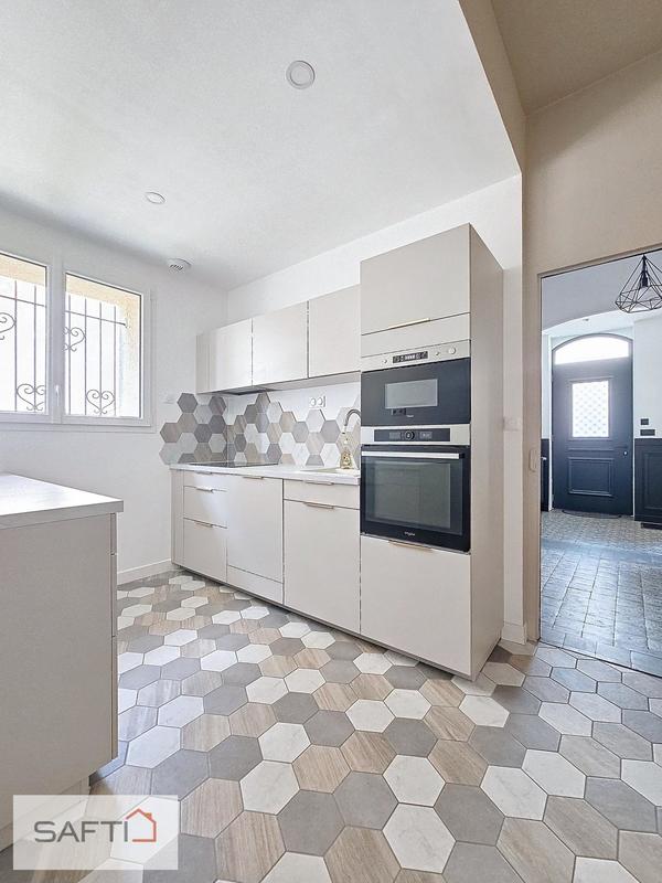 Maison - 197 m² - 9 pièces