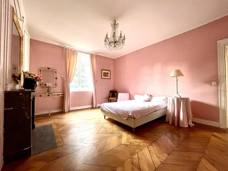 Maison - 274 m² - 12 pièces