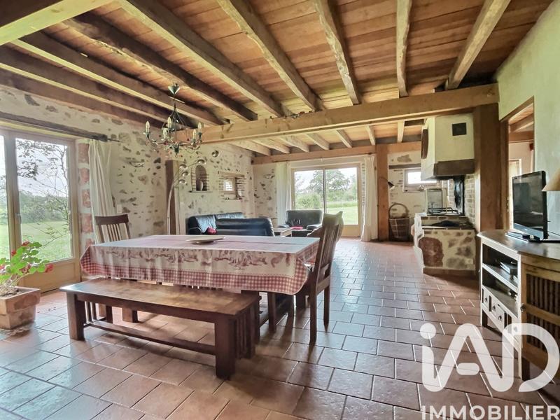 Maison - 754 m² - 26 pièces