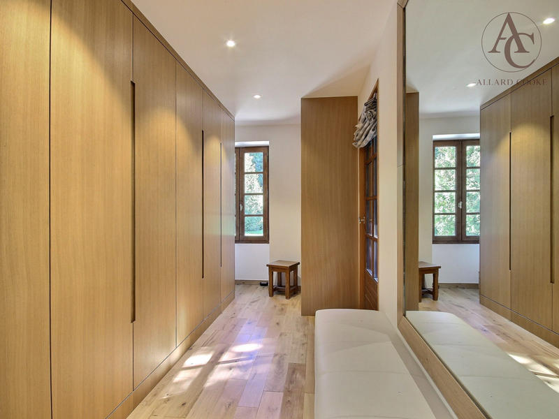 Châlet - 585 m² - 11 pièces