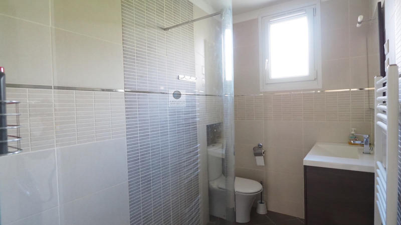 Maison - 260 m² - 8 pièces