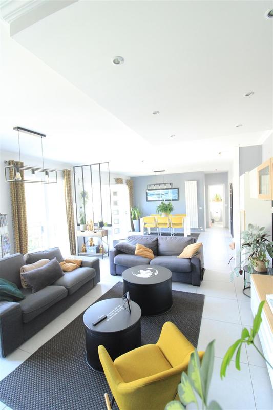 Maison - 220 m² - 7 pièces