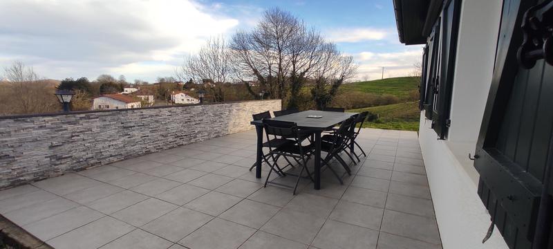 Maison - 93 m² - 5 pièces