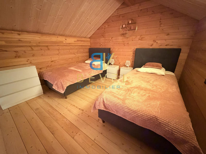 Châlet - 339 m² - 10 pièces