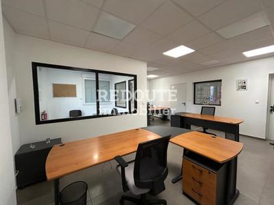 Entrepôt - 817 m² - 4 pièces