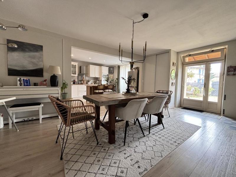 Maison - 180 m² - 5 pièces