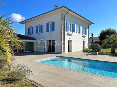 Maison - 644 m² - 17 pièces