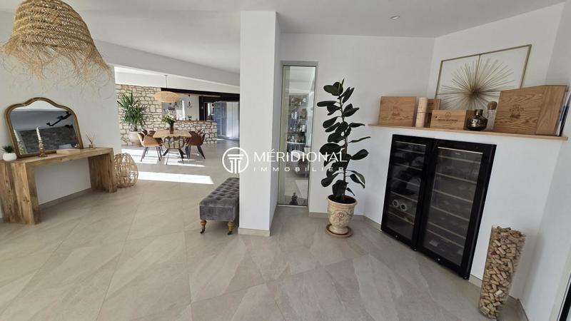 Maison - 460 m² - 6 pièces