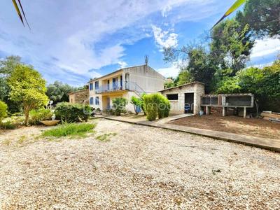 Villa - 214 m² - 9 pièces