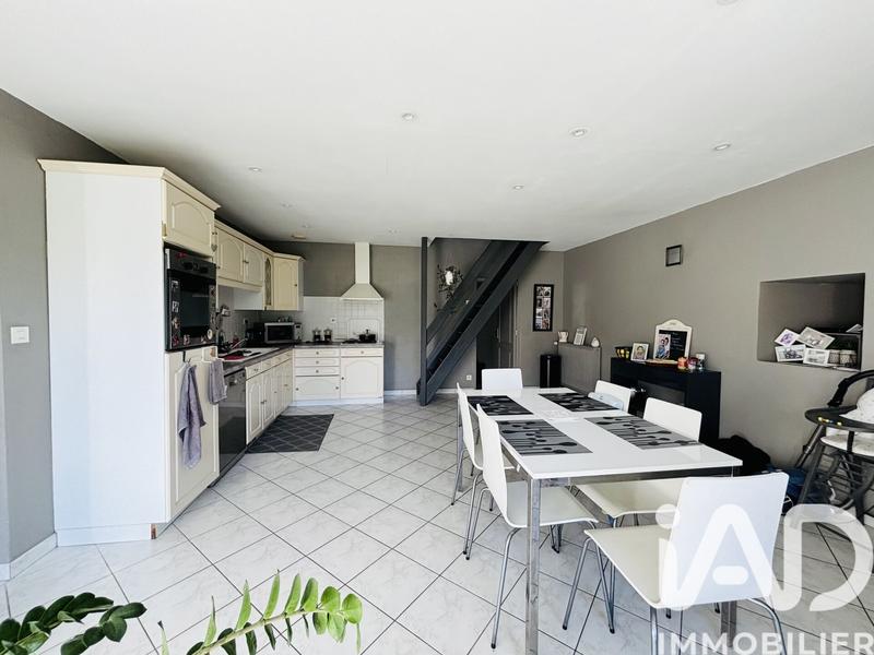 Maison - 210 m² - 8 pièces