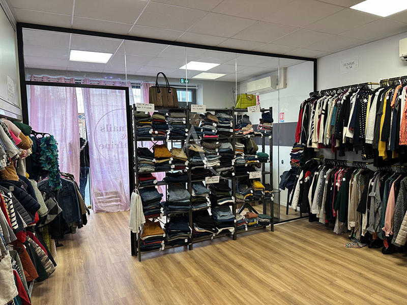 Local commercial - 80 m² - 4 pièces