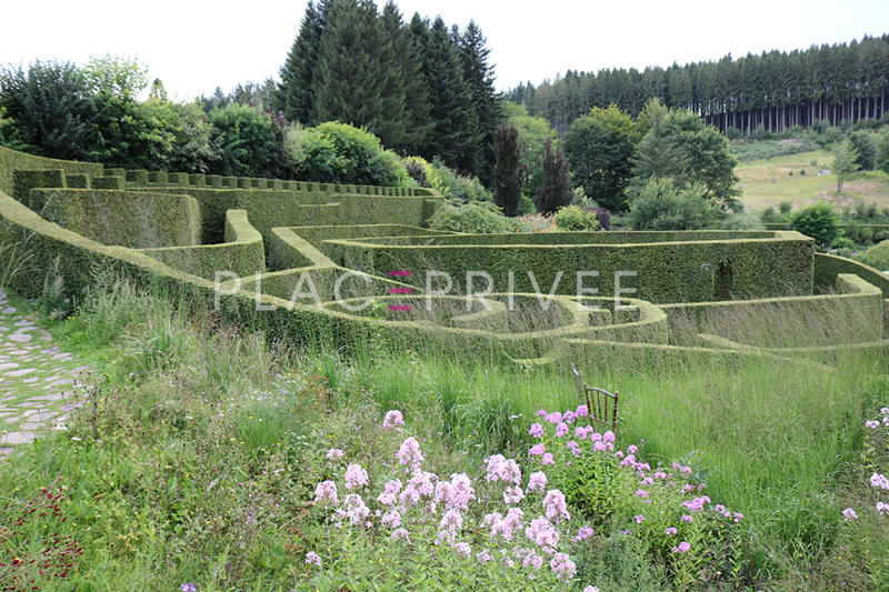 Maison - 300 m² - 11 pièces