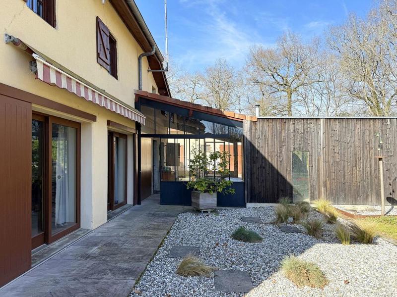 Propriété - 205 m² - 7 pièces