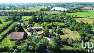 Maison - 330 m² - 14 pièces