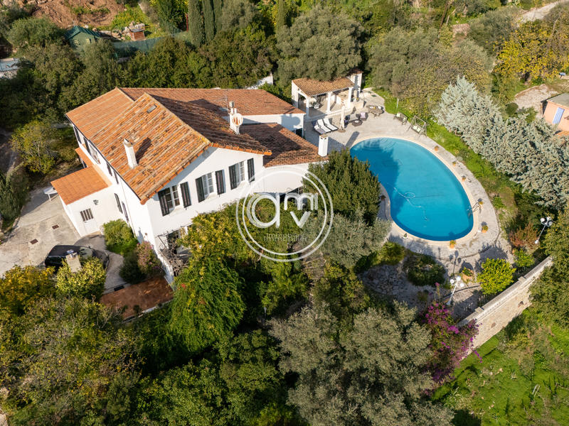 Villa - 326 m² - 11 pièces