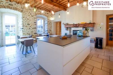 Propriété - 625 m² - 15 pièces