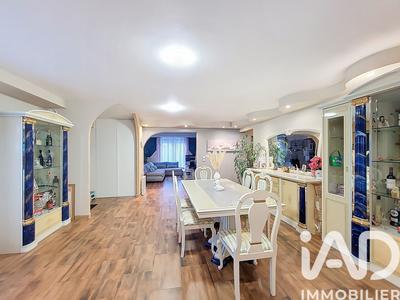 Maison - 217 m² - 8 pièces