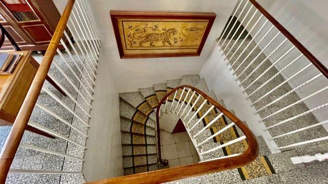 Maison - 280 m² - 6 pièces