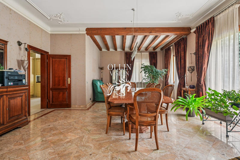 Maison - 365 m² - 12 pièces