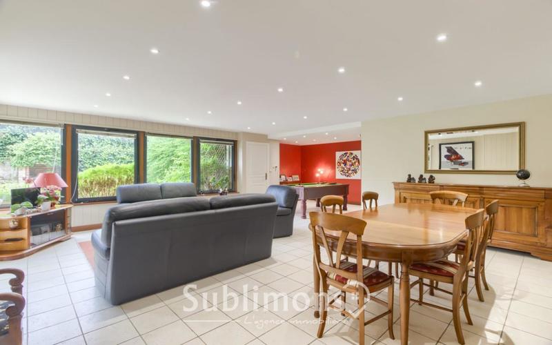 Maison traditionnelle - 230 m² - 7 pièces