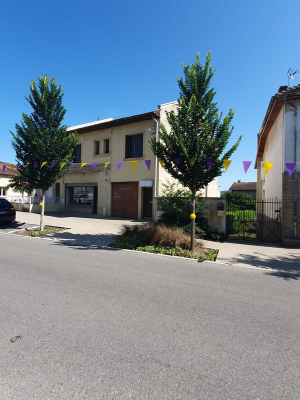Local commercial - 200 m² - 6 pièces
