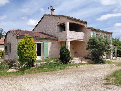 Maison - 145 m² - 6 pièces