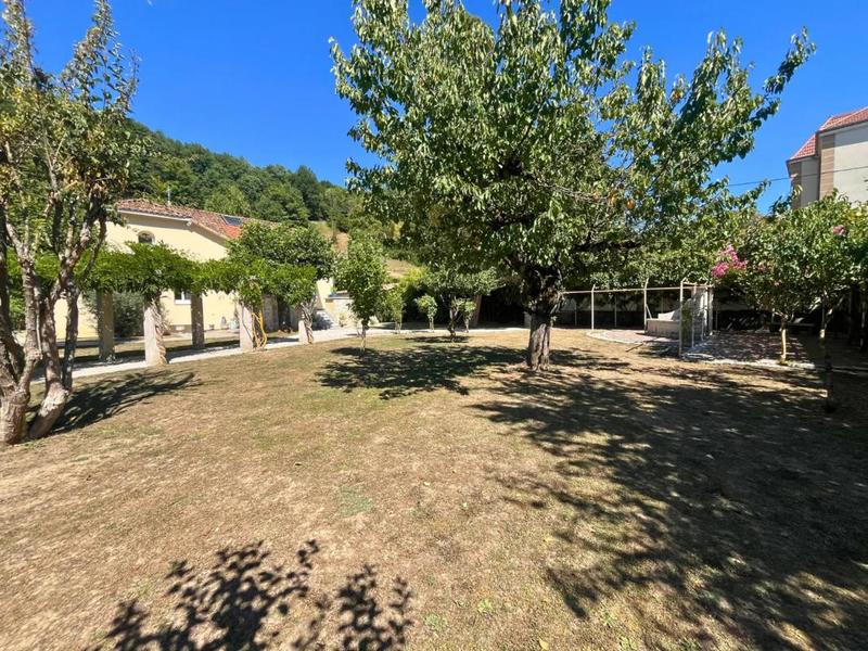 Maison - 275 m² - 6 pièces