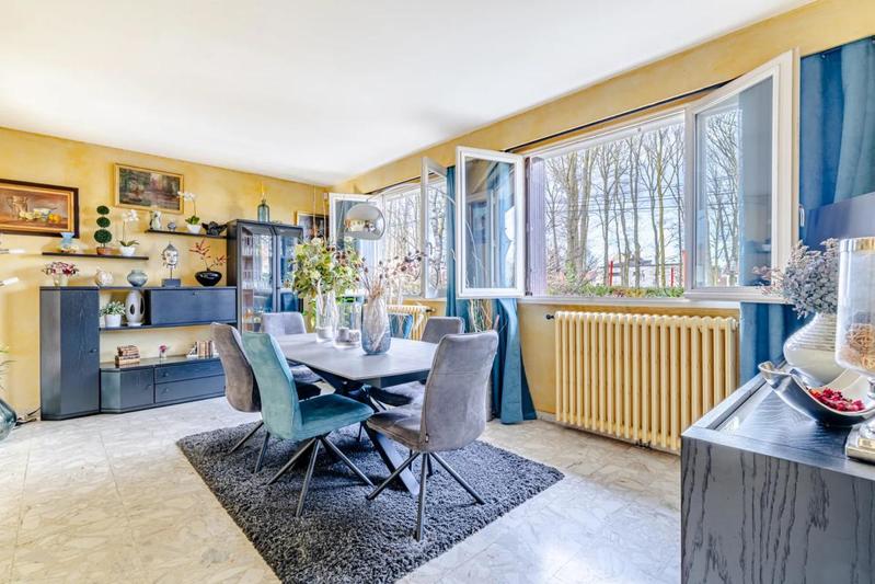 Maison - 230 m² - 9 pièces