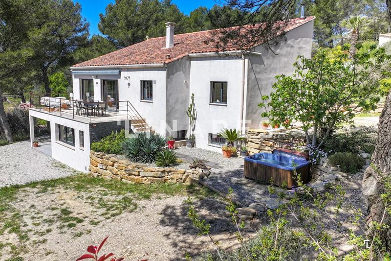 Maison - 215 m² - 6 pièces