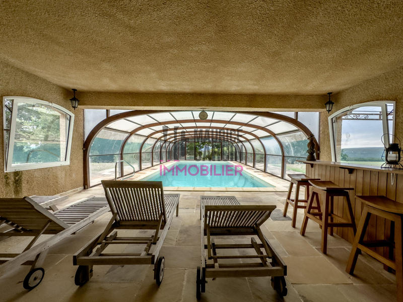 Maison - 250 m² - 9 pièces