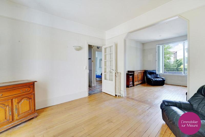 Maison - 215 m² - 8 pièces