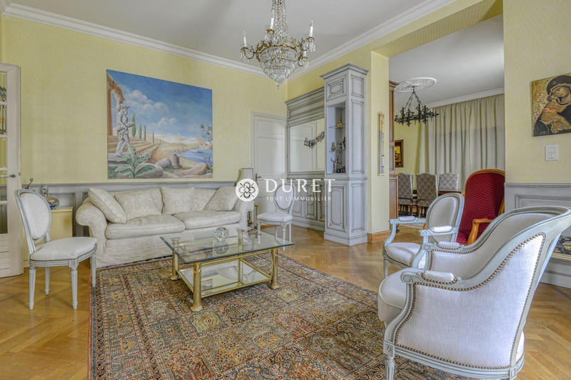 Maison - 214 m² - 10 pièces