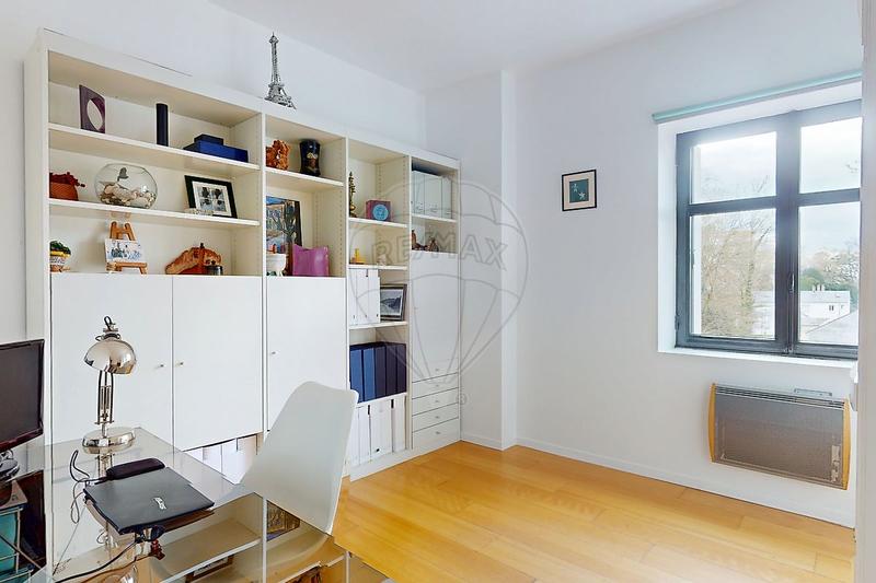 Atelier d'activités - 140 m² - 6 pièces