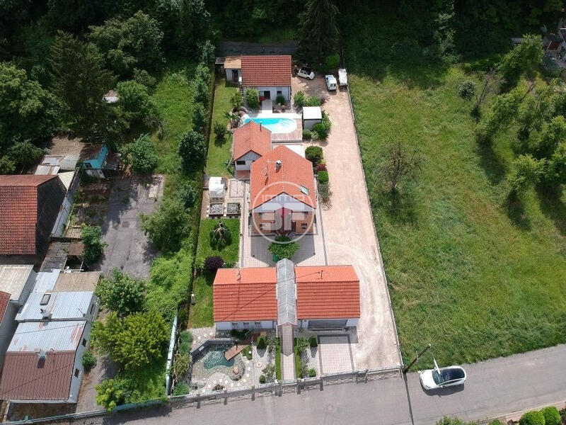 Maison - 196 m² - 7 pièces