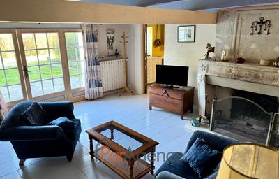 Maison - 241 m² - 8 pièces