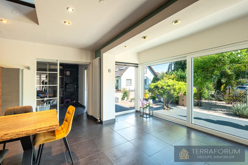 Maison - 202 m² - 9 pièces