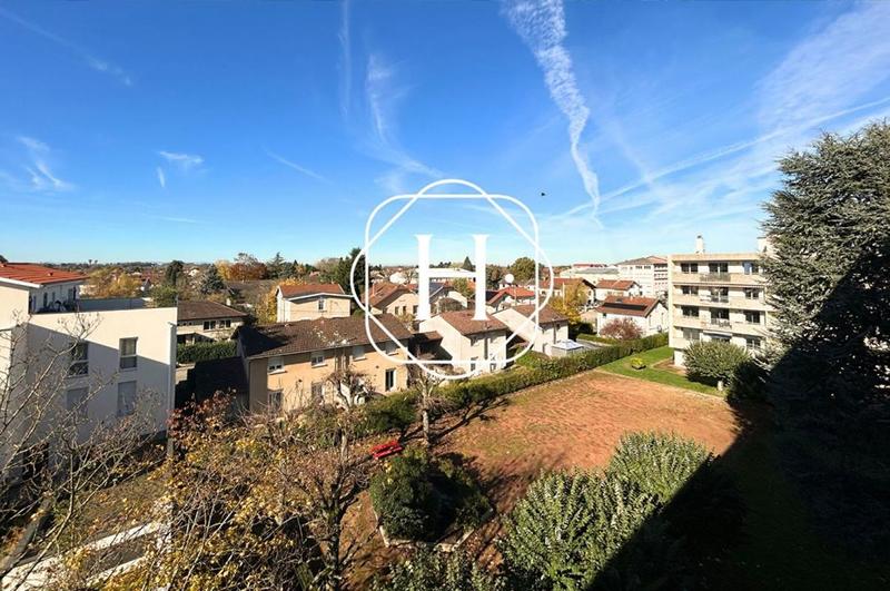 Appartement - 100 m² - 5 pièces