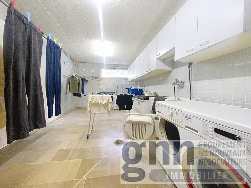 Maison - 284 m² - 9 pièces